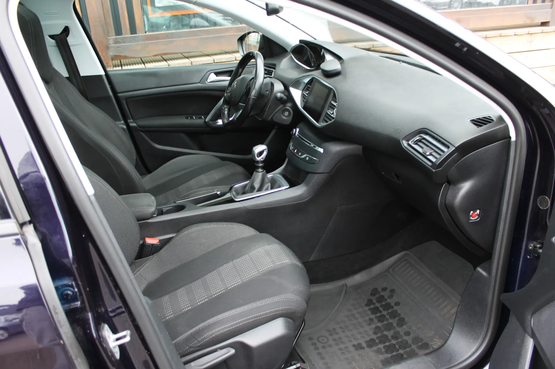 Peugeot 308 2015 - 8. attēls