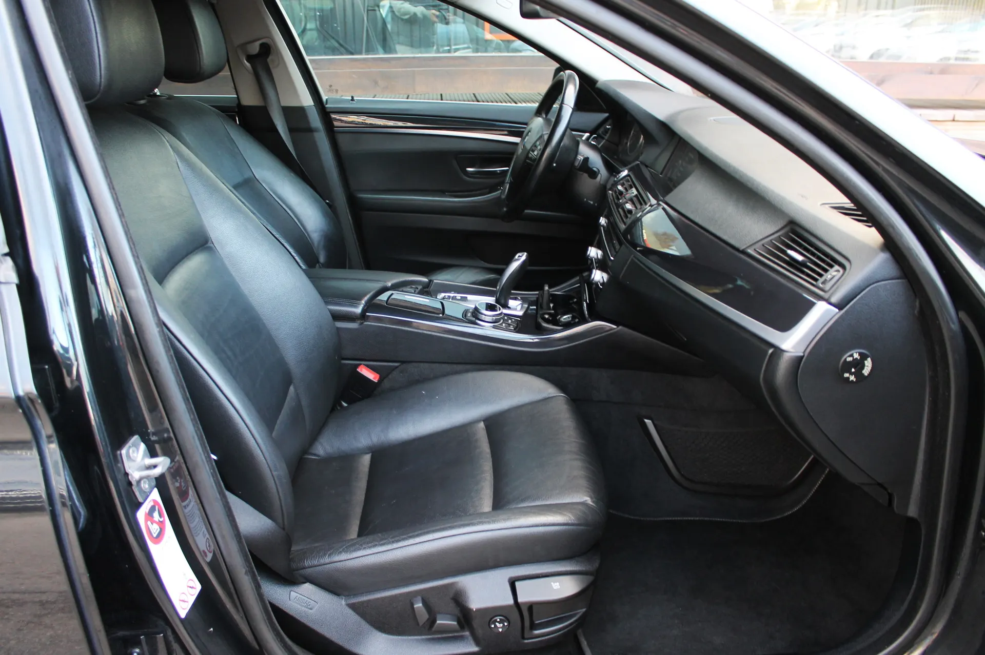 BMW 520 2010 - 8. attēls