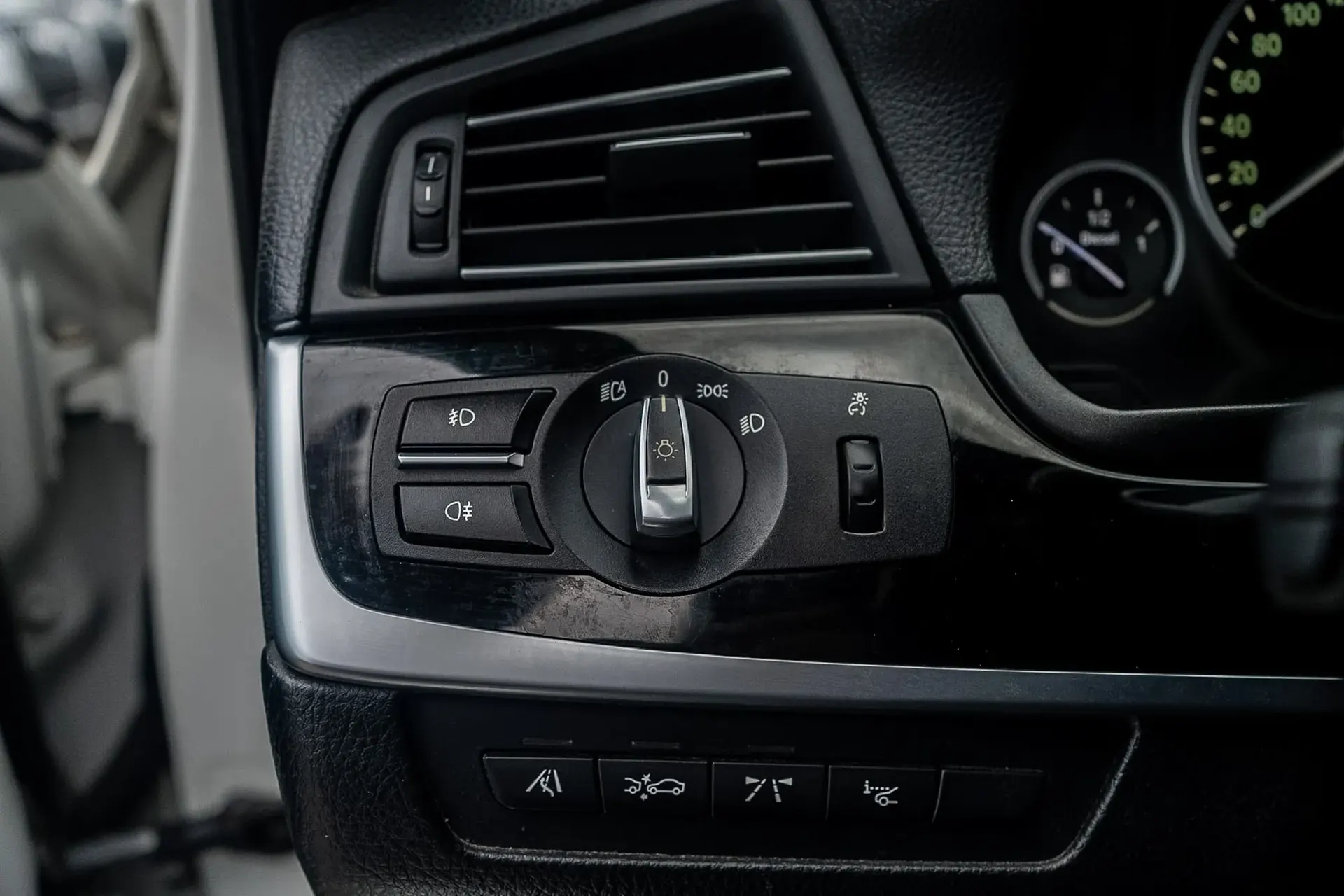 BMW 530 2012 - 8. attēls