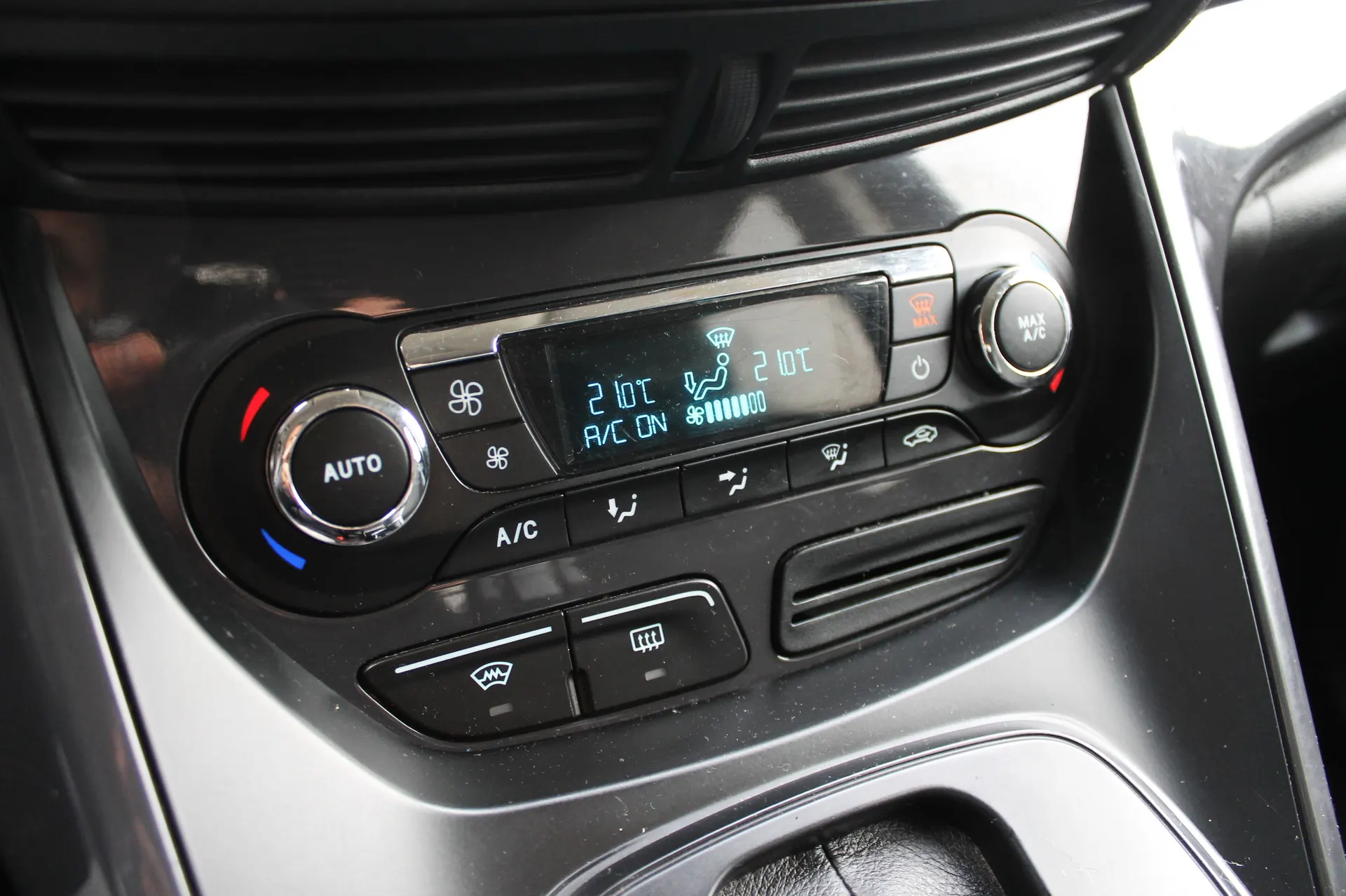 Ford Kuga 2014 - 12. attēls