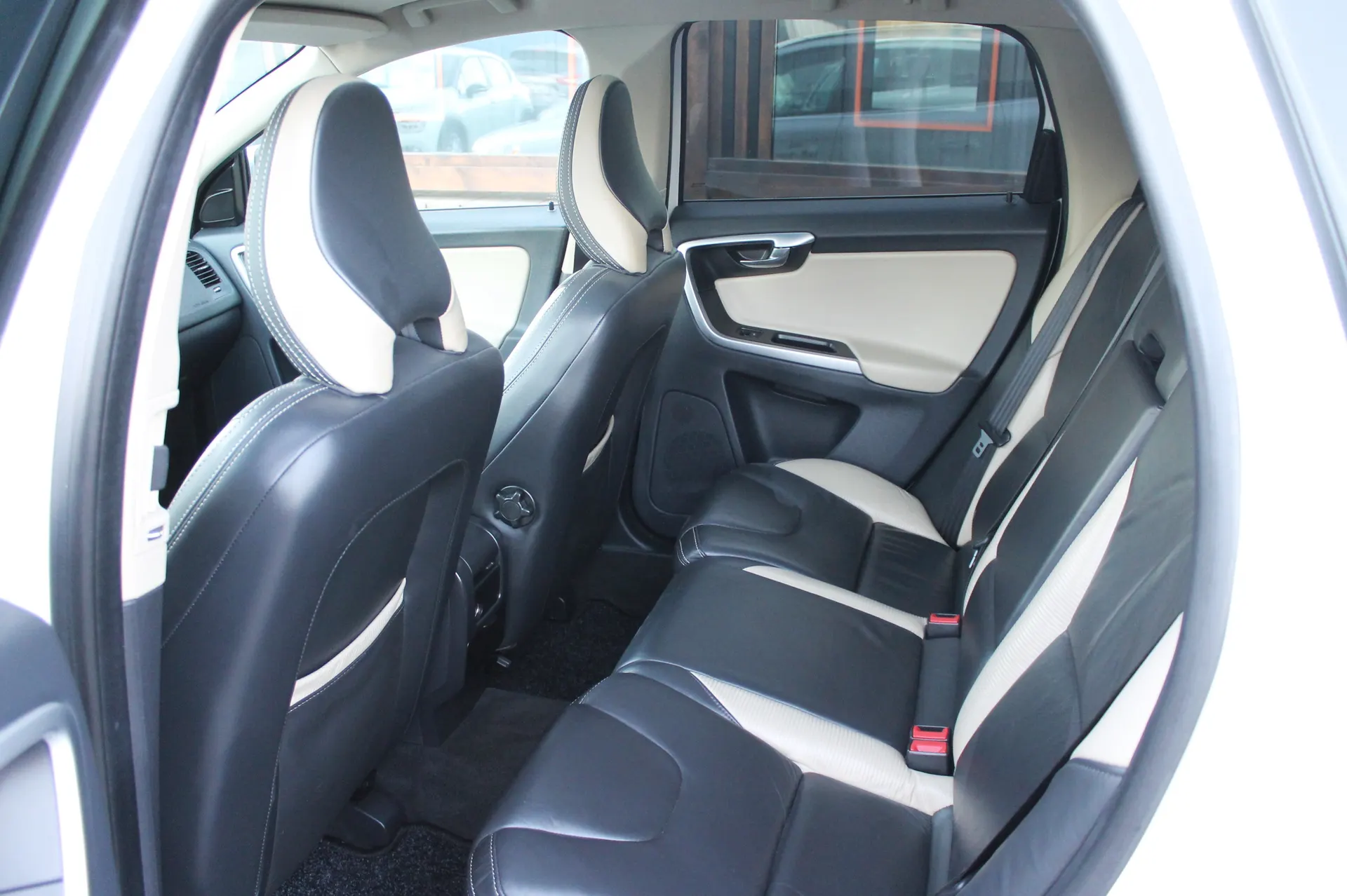 Volvo XC 60 2011 - 10. attēls